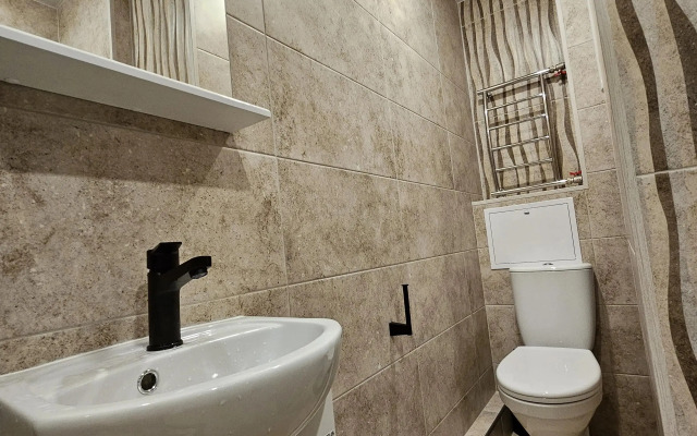 Uluchshennaya Studiya U Metro Parnas Flat