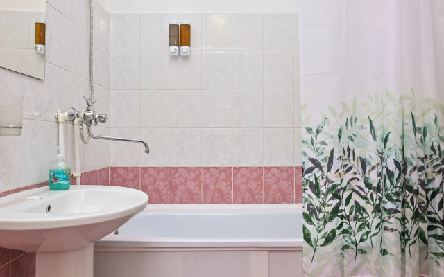 Na Respubliki 33А Flat