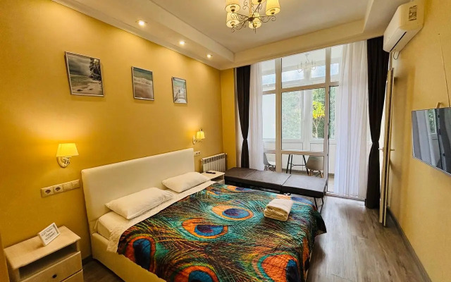 S Uyutnoy Lodzhiey Flat