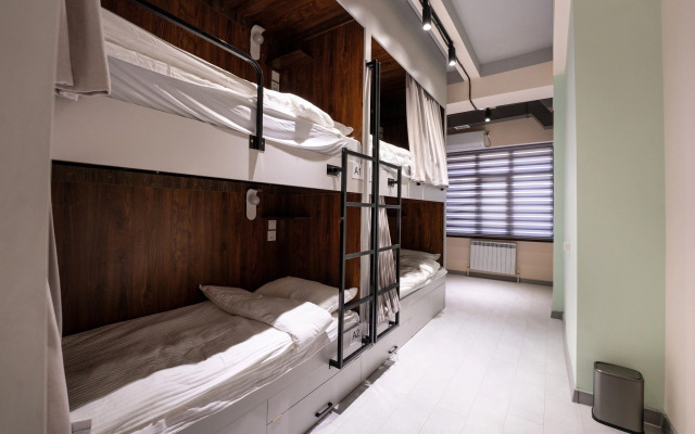 Qlife Hostel