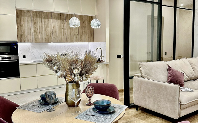 Dizaynerskiy 2-kh komnatny lyuks Flat