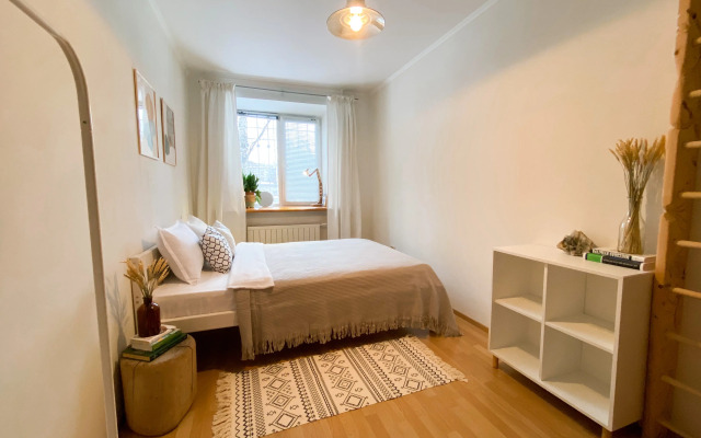 Na Bolshoy Oktyabryskoy Flat