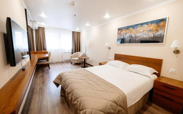 Shagala V Gorode Uralsk Hotel