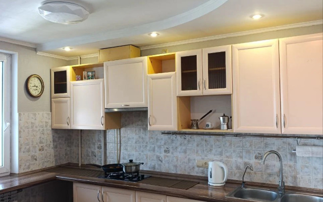 Квартира уютная 3-комнатная с видом на море и Херсонес