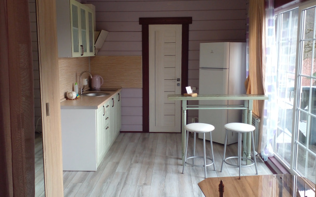 S Dvumya Apartamentami Chalet