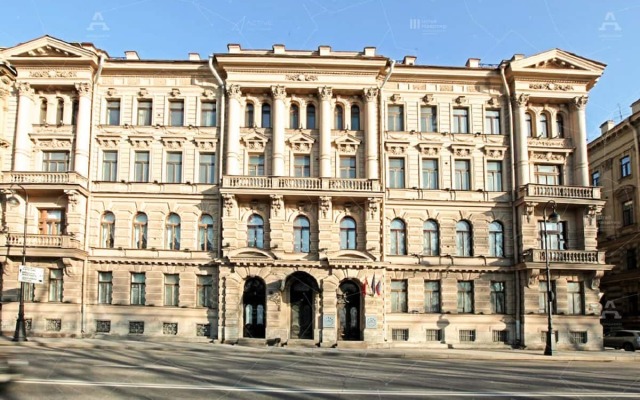 Студии у Эрмитажа с кодовым доступом и отдельным входом