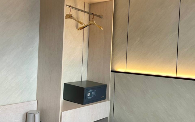Отель Holiday Hotel