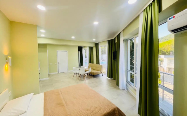 Studiya S Balkonom I Basseynom Na Territorii Apartments