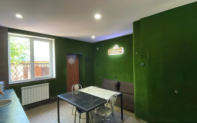 Otlichny Dvukhetazhny s Mangalom i Baney Ryadom s Prudom Private House