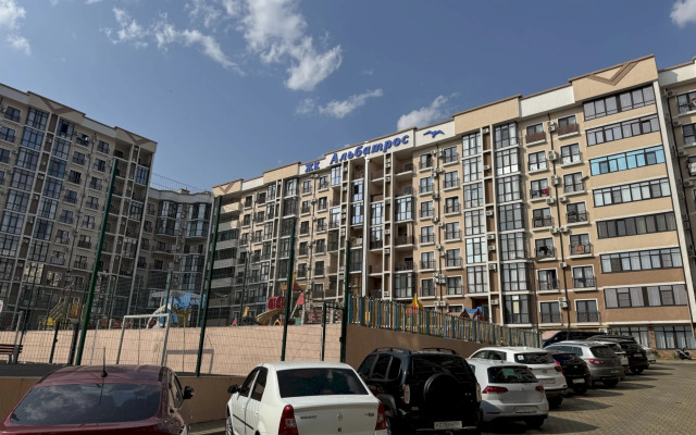 574 S Otdelnym Vkhodom I Mini-Kukhney Zhk Albatros Apartments