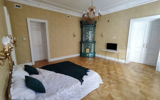 Na Suvorovskom Prospekte 51 Flat