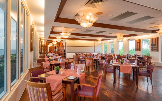 Hulhule Island Hotel
