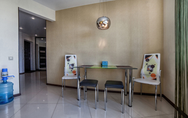 Na Novo-Chernushenskom Apartment