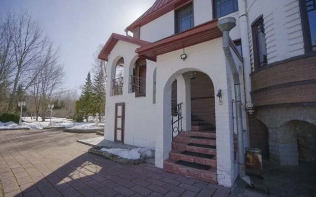 Co Svoim Bannym Kompleksom I Baccejnom Private House
