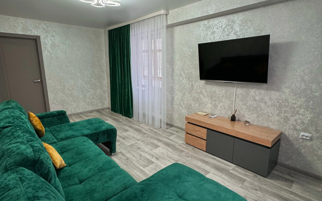 Квартира 3-комнатная на Бульваре Металлургов 4