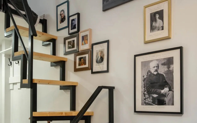 Atmosfernaya Studiya U Tavricheskogo Flat