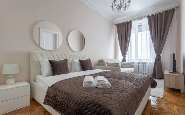 Apartments Uluchshennye S Balkonom I Gostinoy