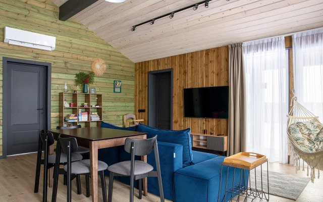 Zeleny Lug Private house