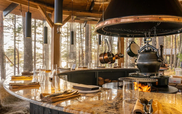 We Lodge Hotel