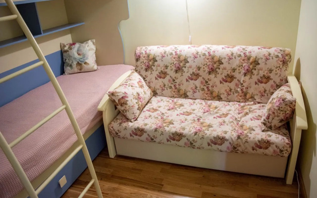 Na Tavricheskoy 7k3 Apartments