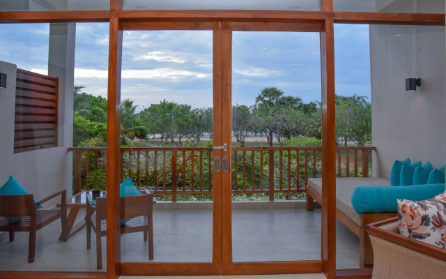 Breeze Pasikudah Resort Hotel