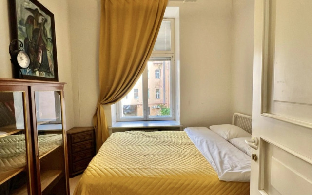 Апартаменты на Большой Конюшенной 3