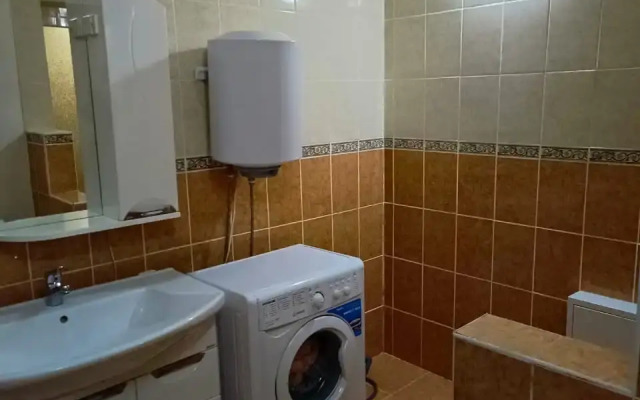 Квартира возле школы милиции