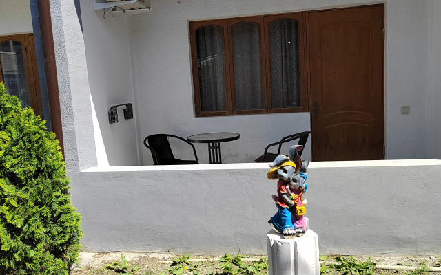 Robert I Oksana Guest house
