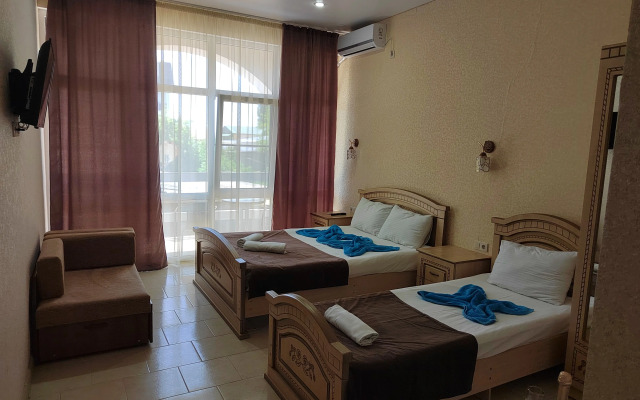 Robert I Oksana Guest house
