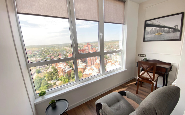 Apartamenty ZhK Romanov s balkonom i krasivym vidom
