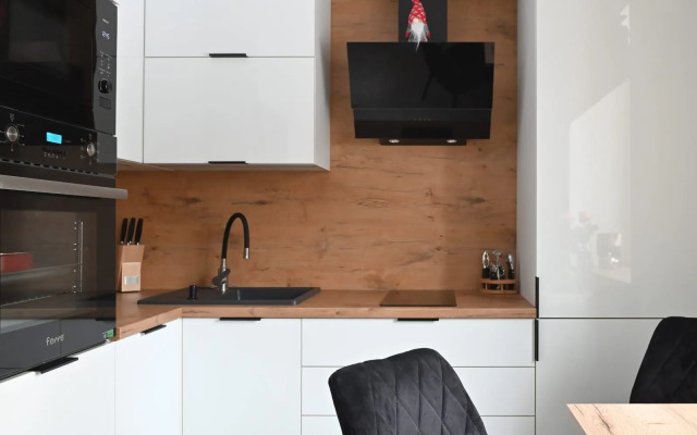 Baltiyskiy briz: tri komnaty u morya Flat