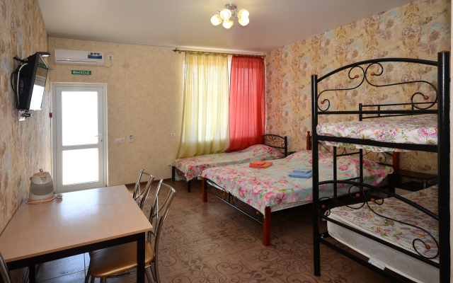 Na Shevyakova 37 Guest House