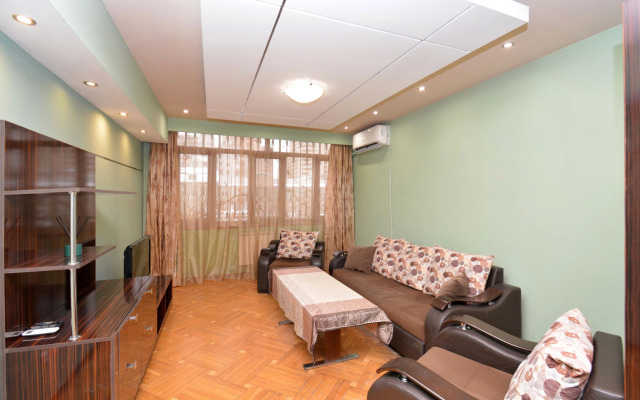 Trekhkomnatnaya v Tsentre Goroda Flat