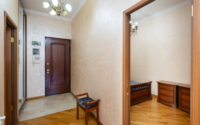 2-K v Novostroyke, Ulitsa Arama, Di482 Flat