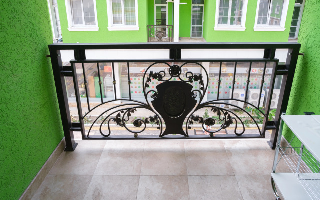 Red Apartments Art Layt Siti Tsereteli Apartments