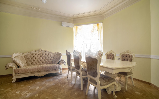 Квартира на Рубинштейна 4