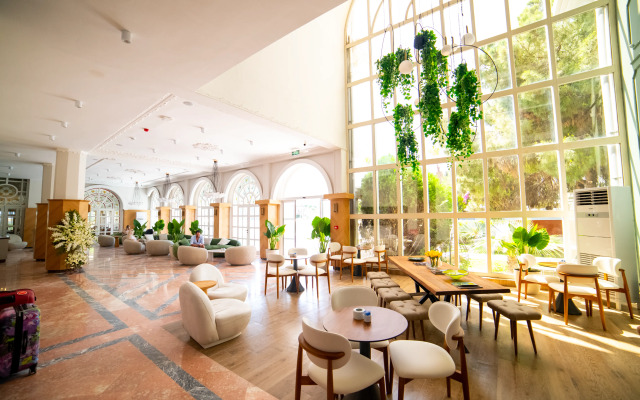 Rose Garden Premium Hotel