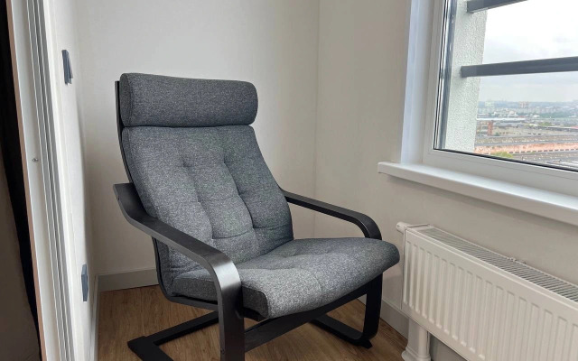 Na Tsentralnom Prospekte Goroda 17 Etazh Flat