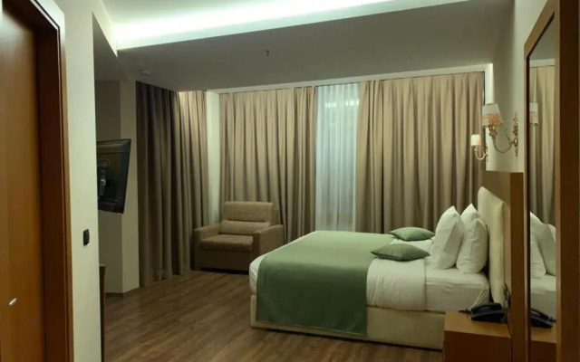Albanopolis Hotel