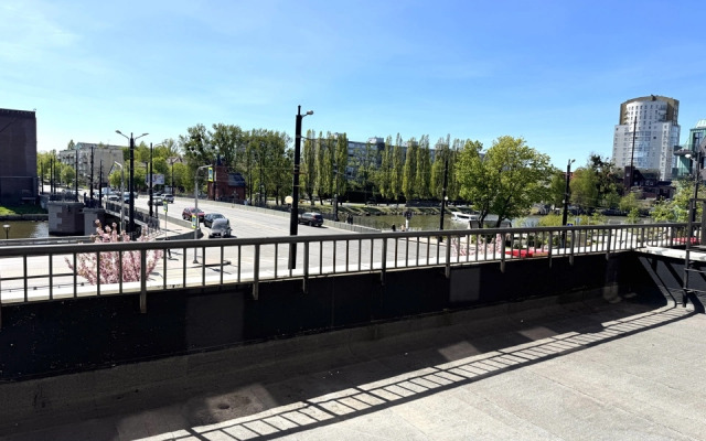 Kvartira Klassa Lyuks s Terrasoj i Vidom na Reku v Centre Rybnoj Derevni, Ostrov Kanta v Kaliningrade Flat