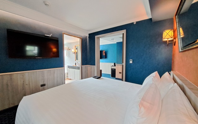 The Coach Hotel Sukhumvit / Asok BTS Bangkok by Compass Hospitality