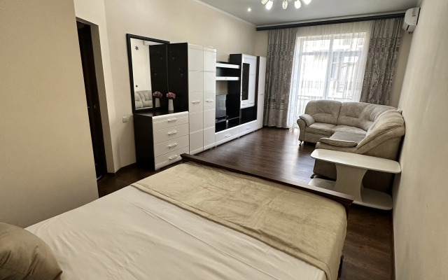 Ryadom S Istochnikom I Parkom Flat
