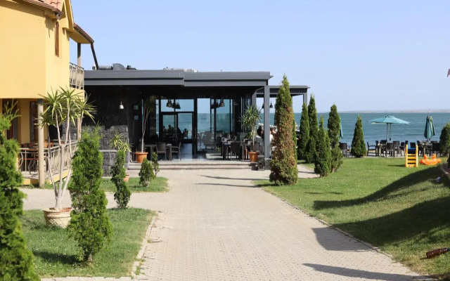 Best Western Bohemian Resort