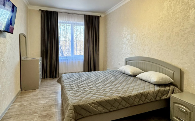 Dvukhkomnatnaya v Tsentre u Parka Flat