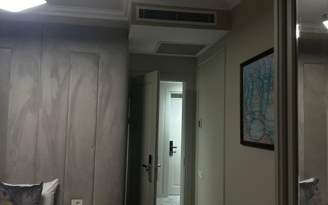 Parliament Hotel & Restaurant