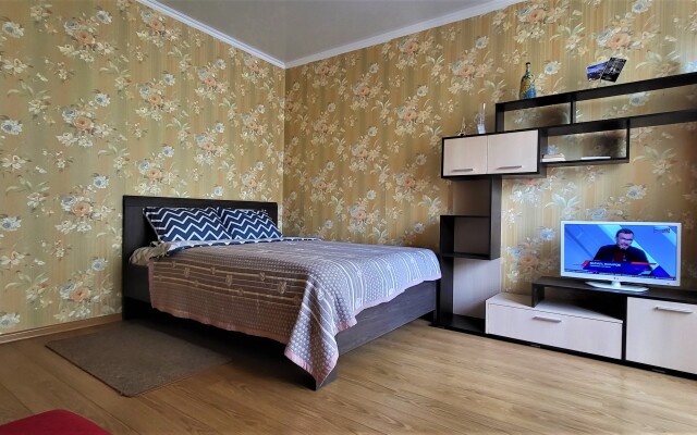 Sunny suite in Chelnokov
