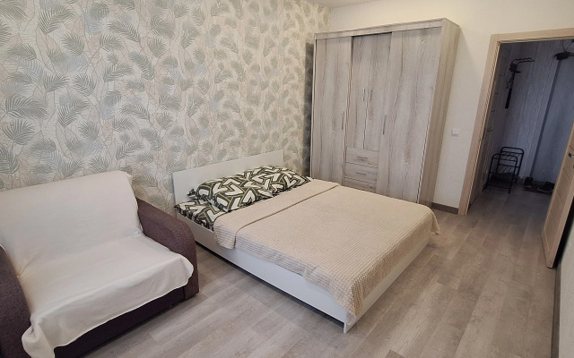 Semeynaya Dvukhkomnatnaya U Aeroporta Tolmachevo Do 7 Chelovek Flat