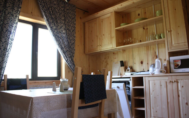 V Nurmoyle Olonka Guest House