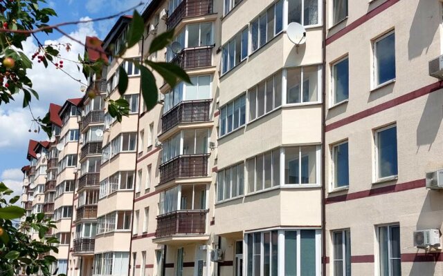 Апартаменты LUX в центре на Червякова с 3 спальнями