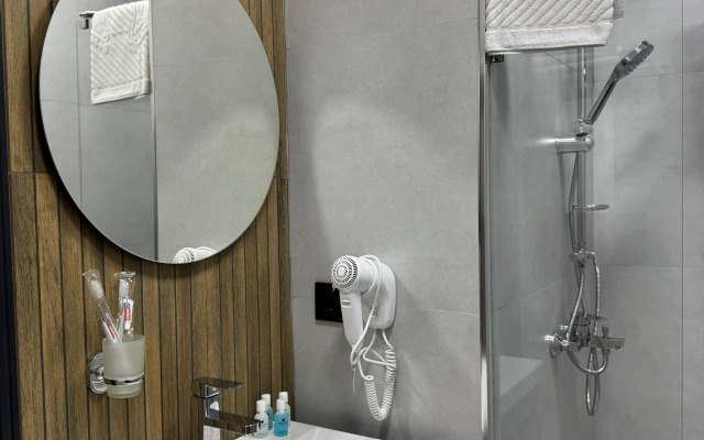 Twelve Inn Hotel